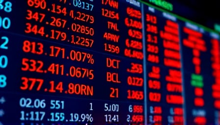 Cronos (CRYPTO) Navigates Market Volatility with Significant Year-End Performance